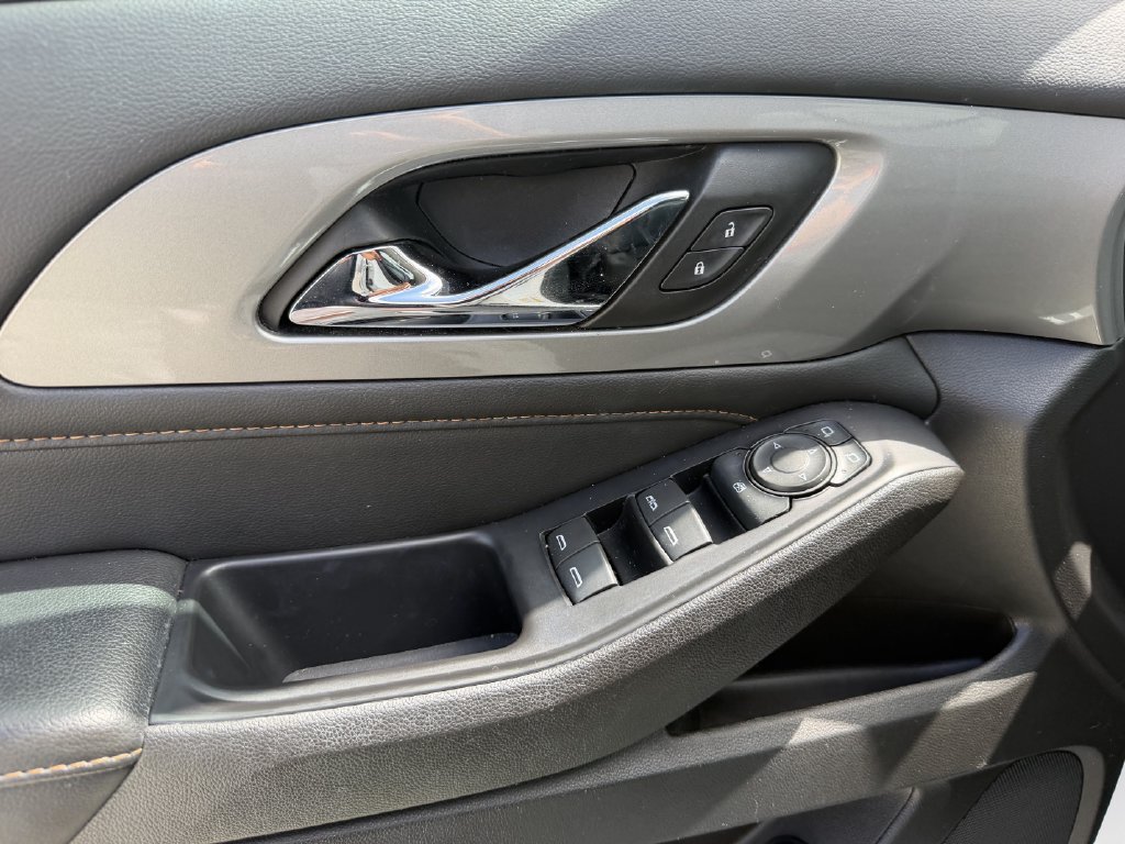 Used 2021 Chevrolet Traverse RS FWD image 11