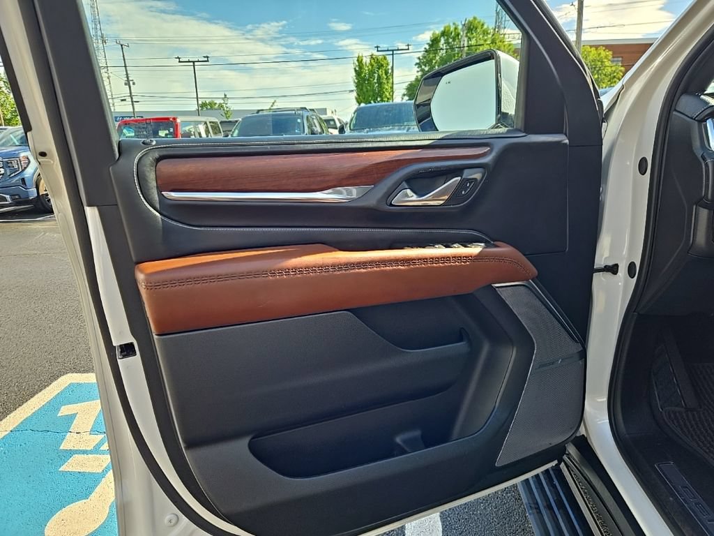 Used 2023 GMC Yukon Denali Ultimate AWD/4WD image 12