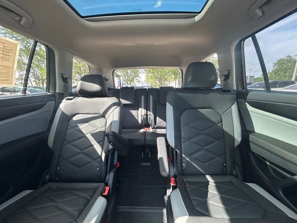 Used 2026 Volkswagen Atlas Peak Edition AWD/4WD image 13