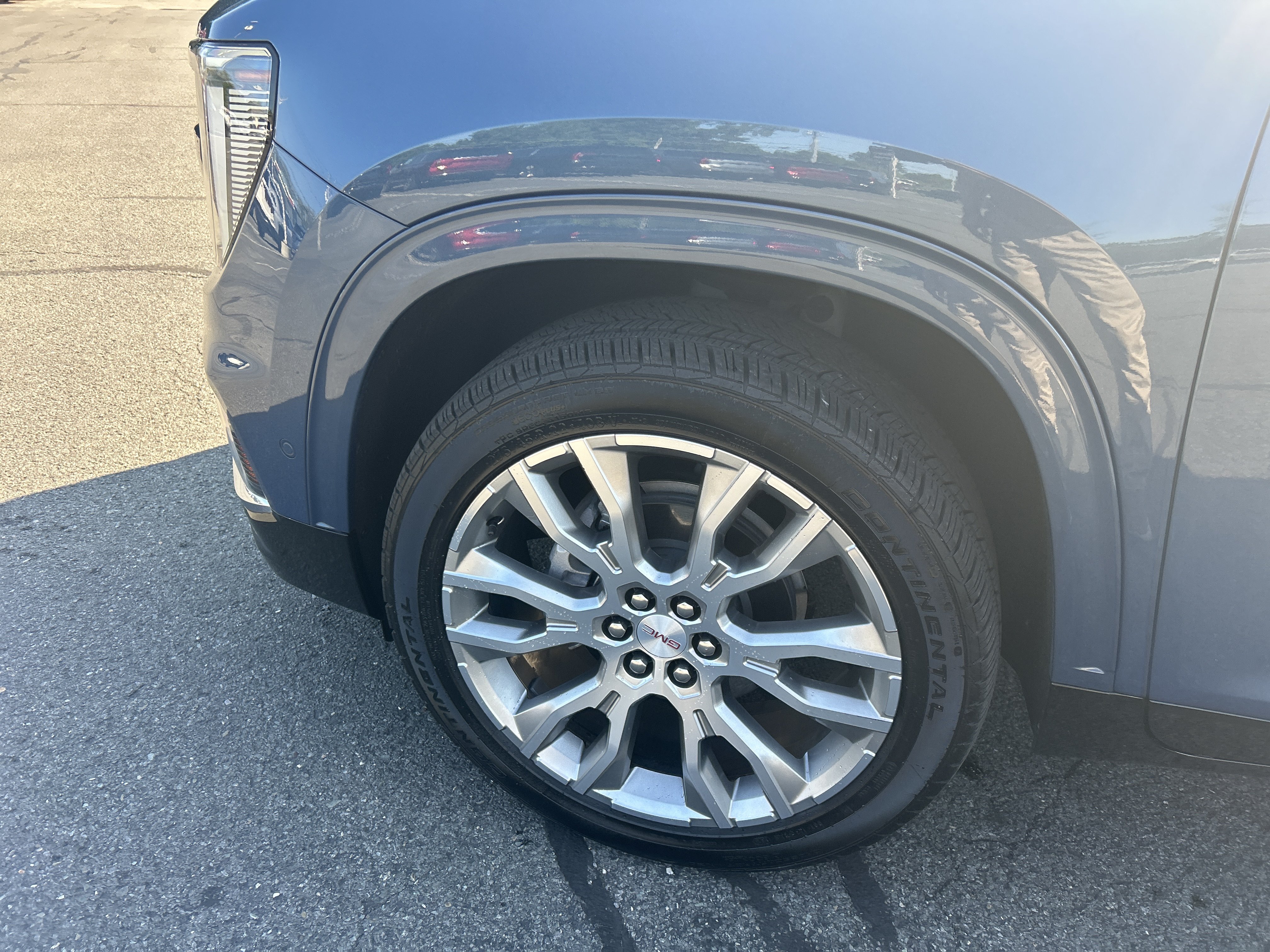 Certified 2025 GMC Acadia Denali w/ Super Cruise Package AWD/4WD image 4