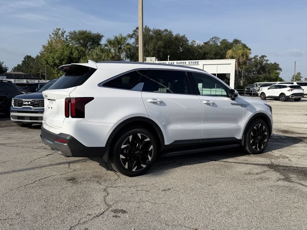 Certified 2025 Kia Sorento EX FWD image 5