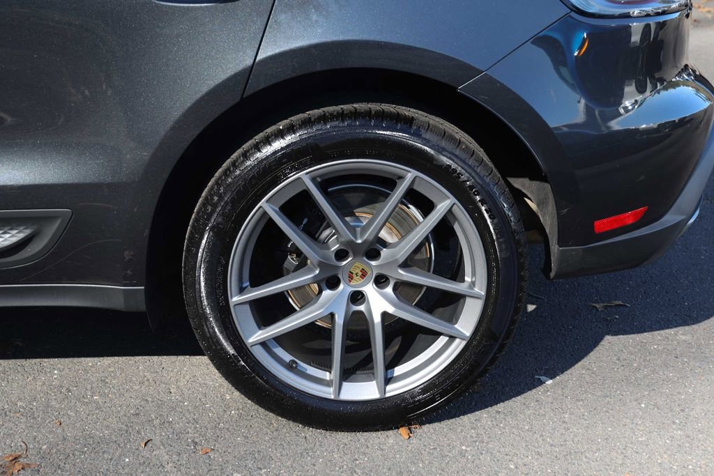 Used 2025 Porsche Macan AWD/4WD image 15