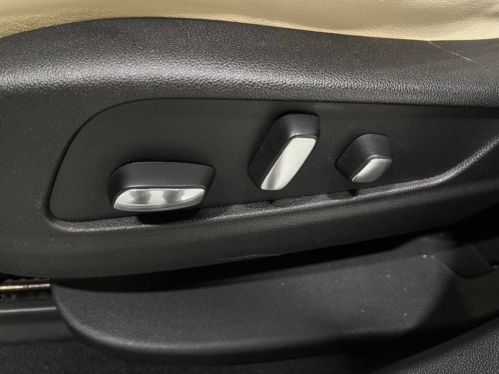 Used 2017 Cadillac XT5 Luxury image 19