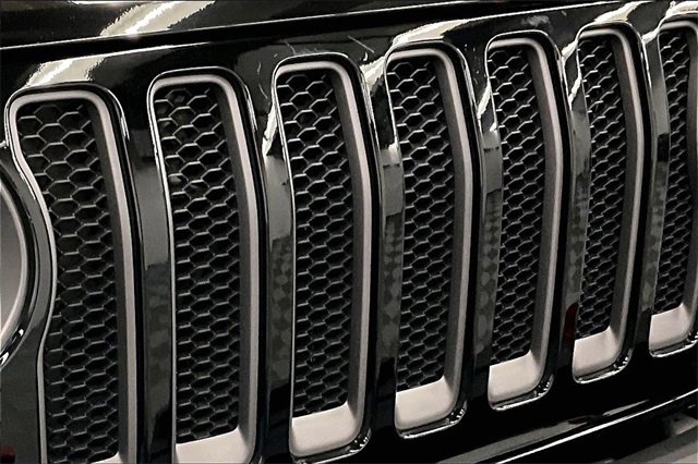 Used 2022 Jeep Wrangler Unlimited Rubicon w/ Xtreme Recon 35" Tire Package image 27