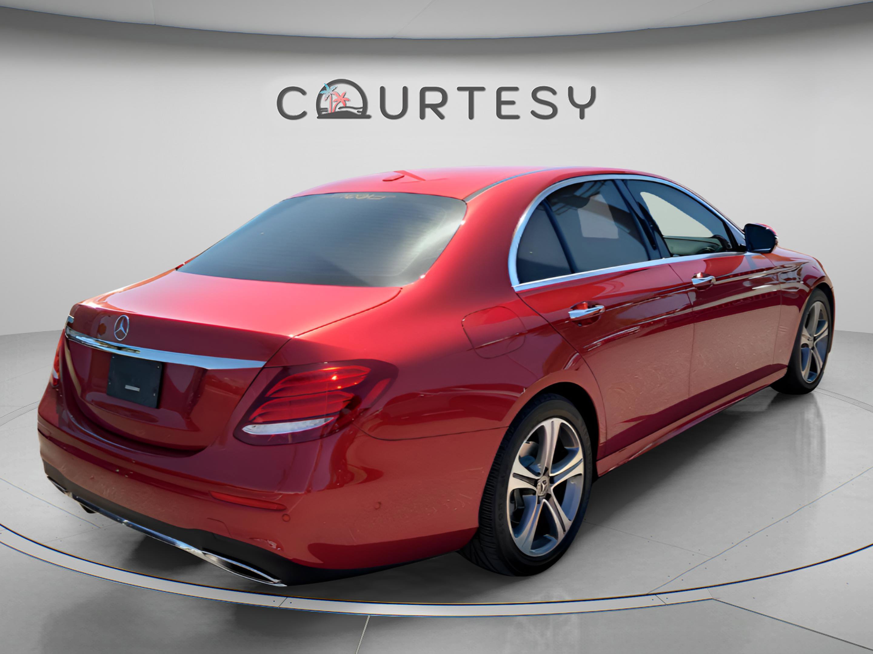 Used 2020 Mercedes-Benz E 350 Sedan image 3