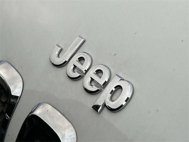 Used 2017 Jeep Cherokee Sport image 9