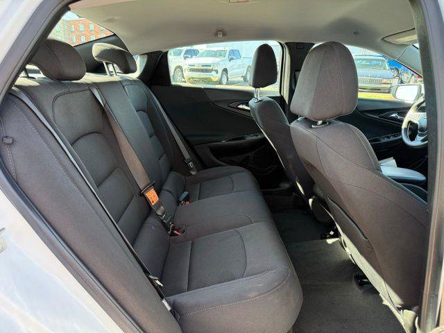 Used 2024 Chevrolet Malibu LS w/ Driver Confidence Package FWD image 4