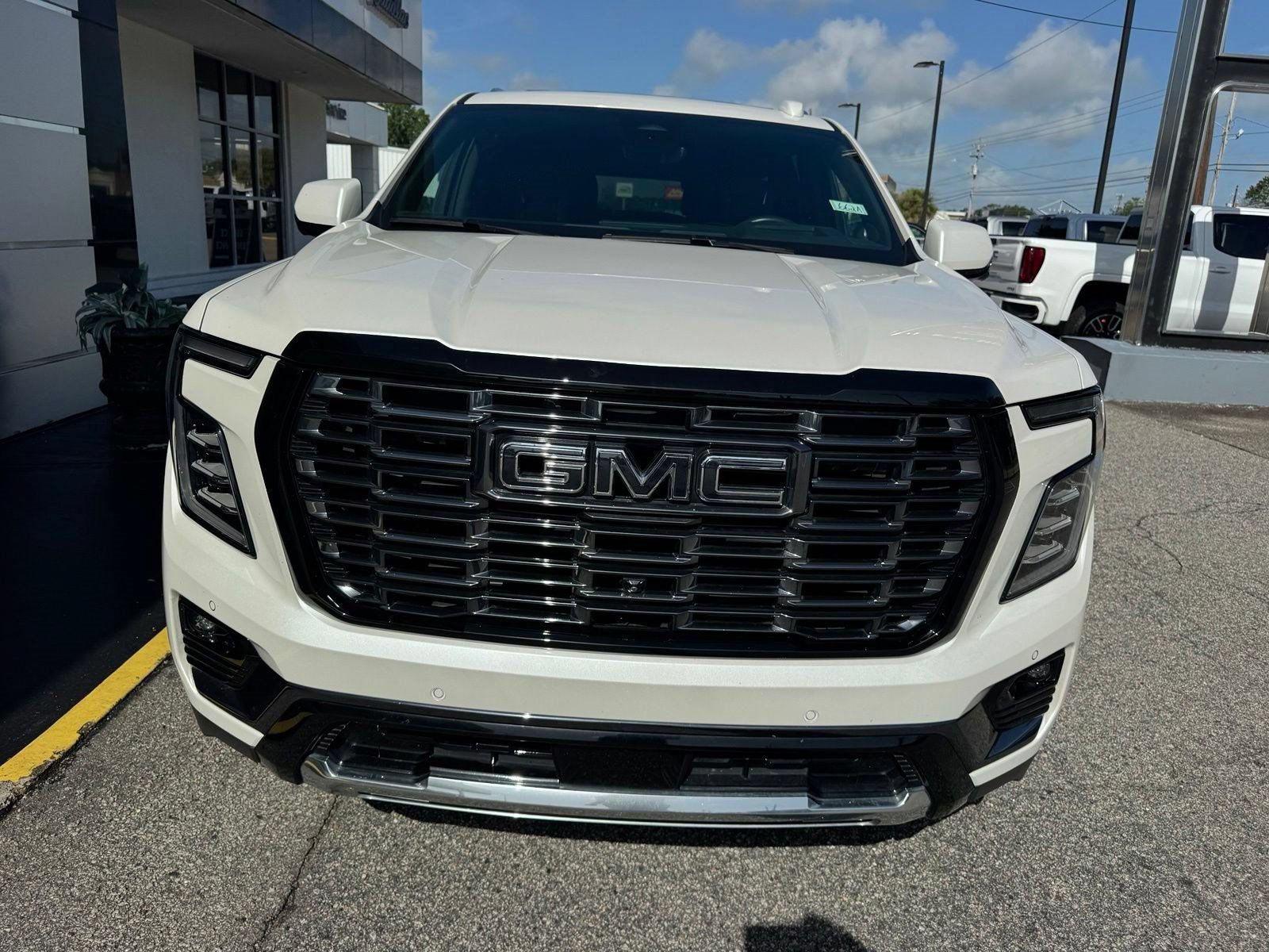 Certified 2025 GMC Yukon Denali Ultimate AWD/4WD image 9