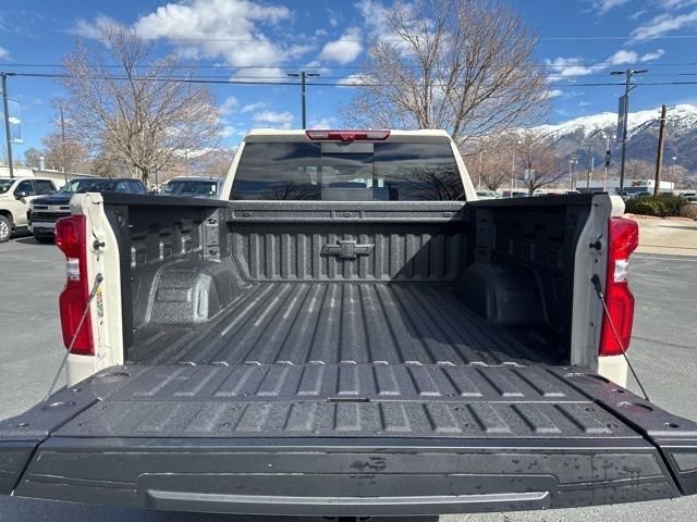 Used 2026 Chevrolet Silverado 1500 ZR2 w/ Dark Appearance Package AWD/4WD image 4