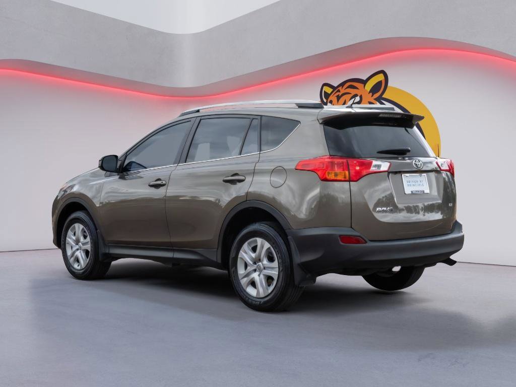 Used 2015 Toyota RAV4 LE image 7
