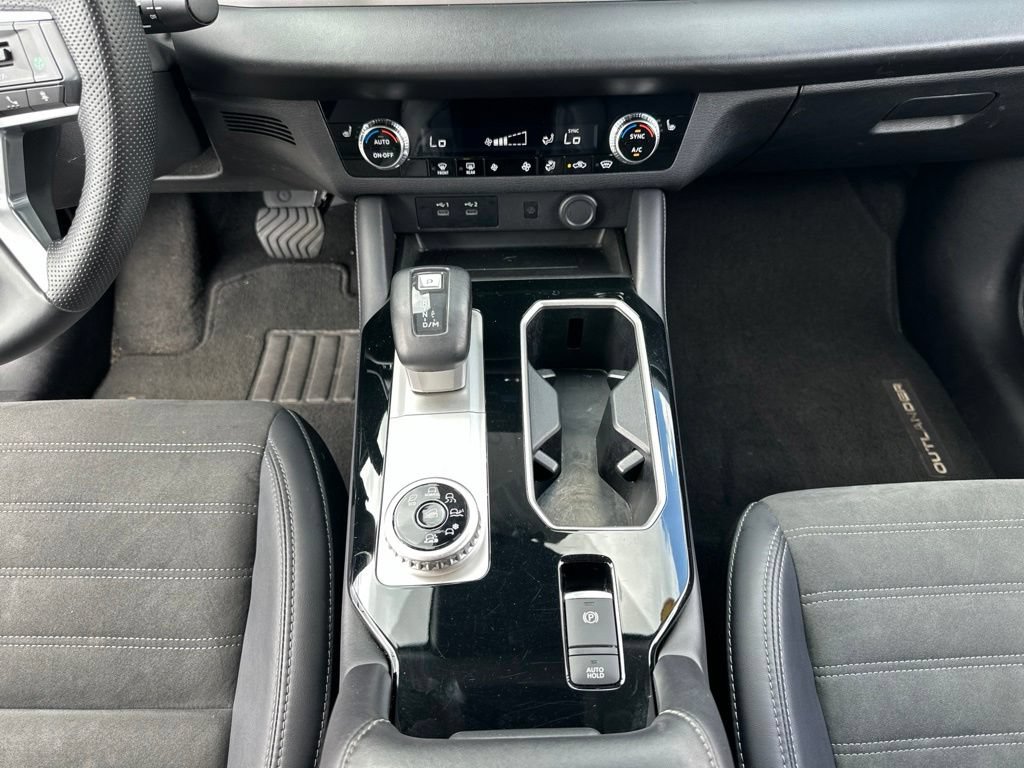 Used 2025 Mitsubishi Outlander SE AWD/4WD image 46