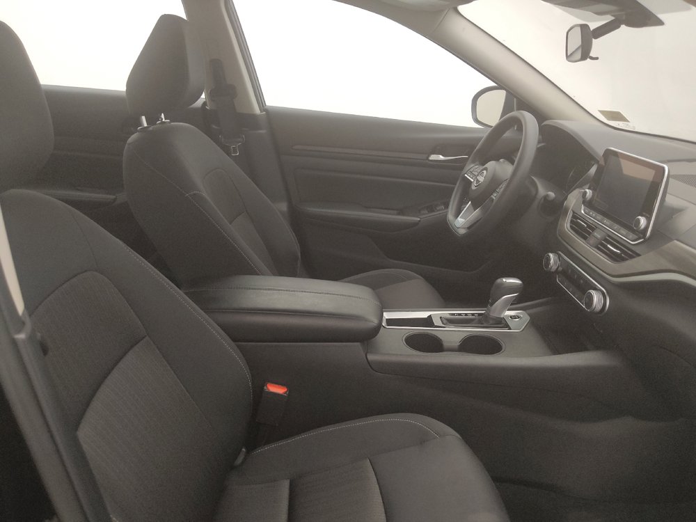 Used 2025 Nissan Altima 2.5 SV FWD image 21