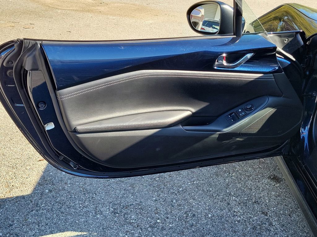 Used 2021 MAZDA MX-5 Miata Grand Touring RWD image 17