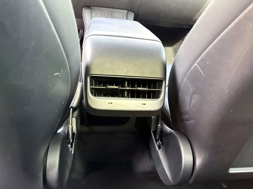 Used 2022 Tesla Model Y Long Range AWD/4WD image 23