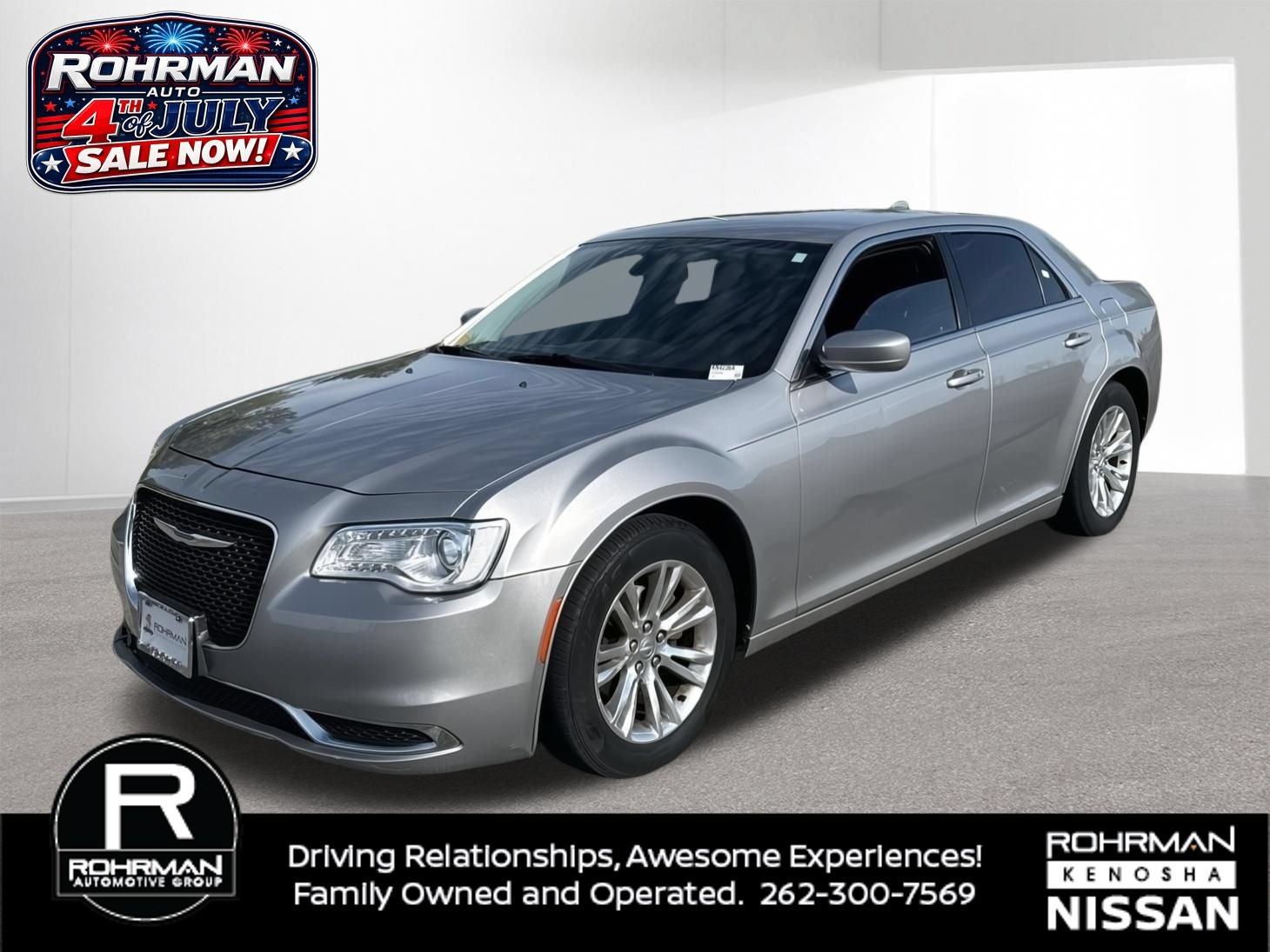 Used 2017 Chrysler 300 Limited RWD image 1