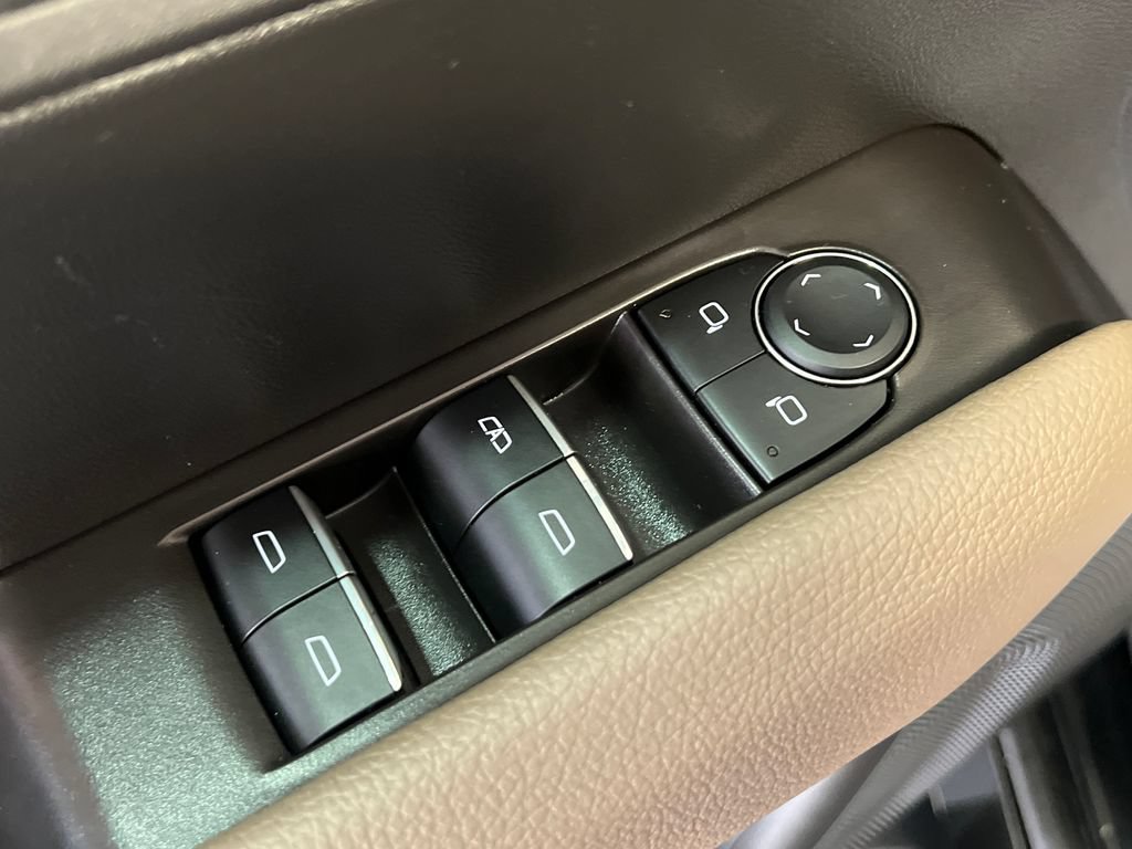 Used 2025 GMC Canyon Denali AWD/4WD image 42