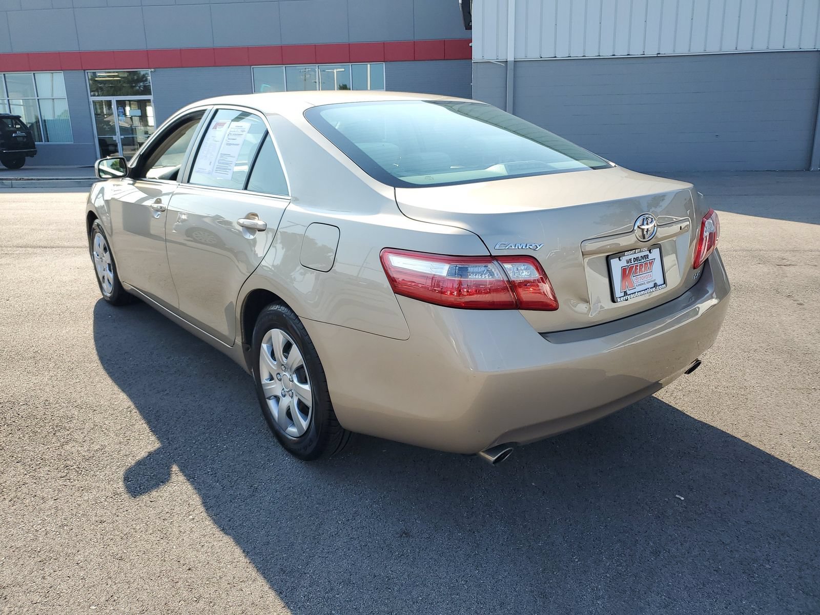 Used 2009 Toyota Camry LE FWD image 3