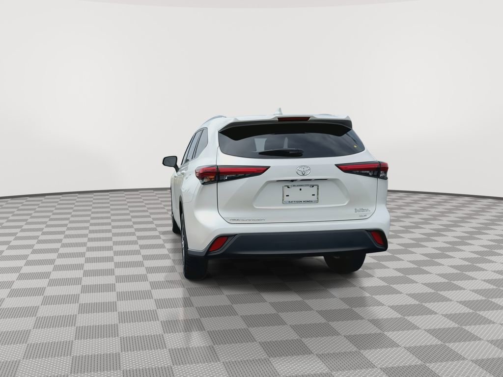 Used 2021 Toyota Highlander XLE FWD image 7