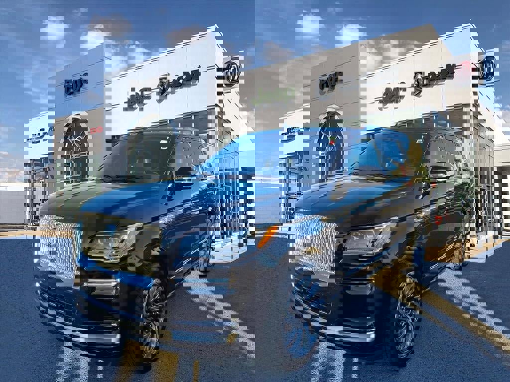 Used 2024 Lincoln Navigator Reserve image 4