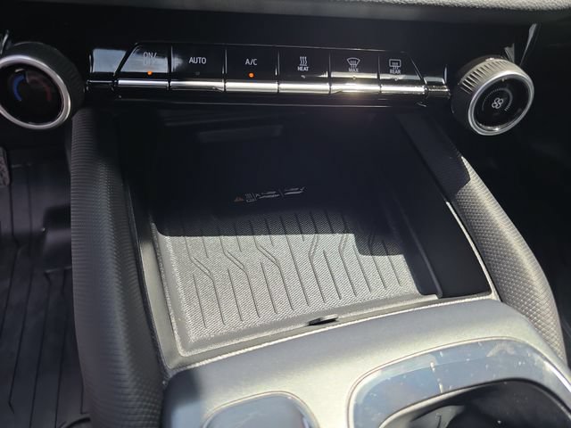 Certified 2025 Chevrolet Equinox EV RS FWD image 24