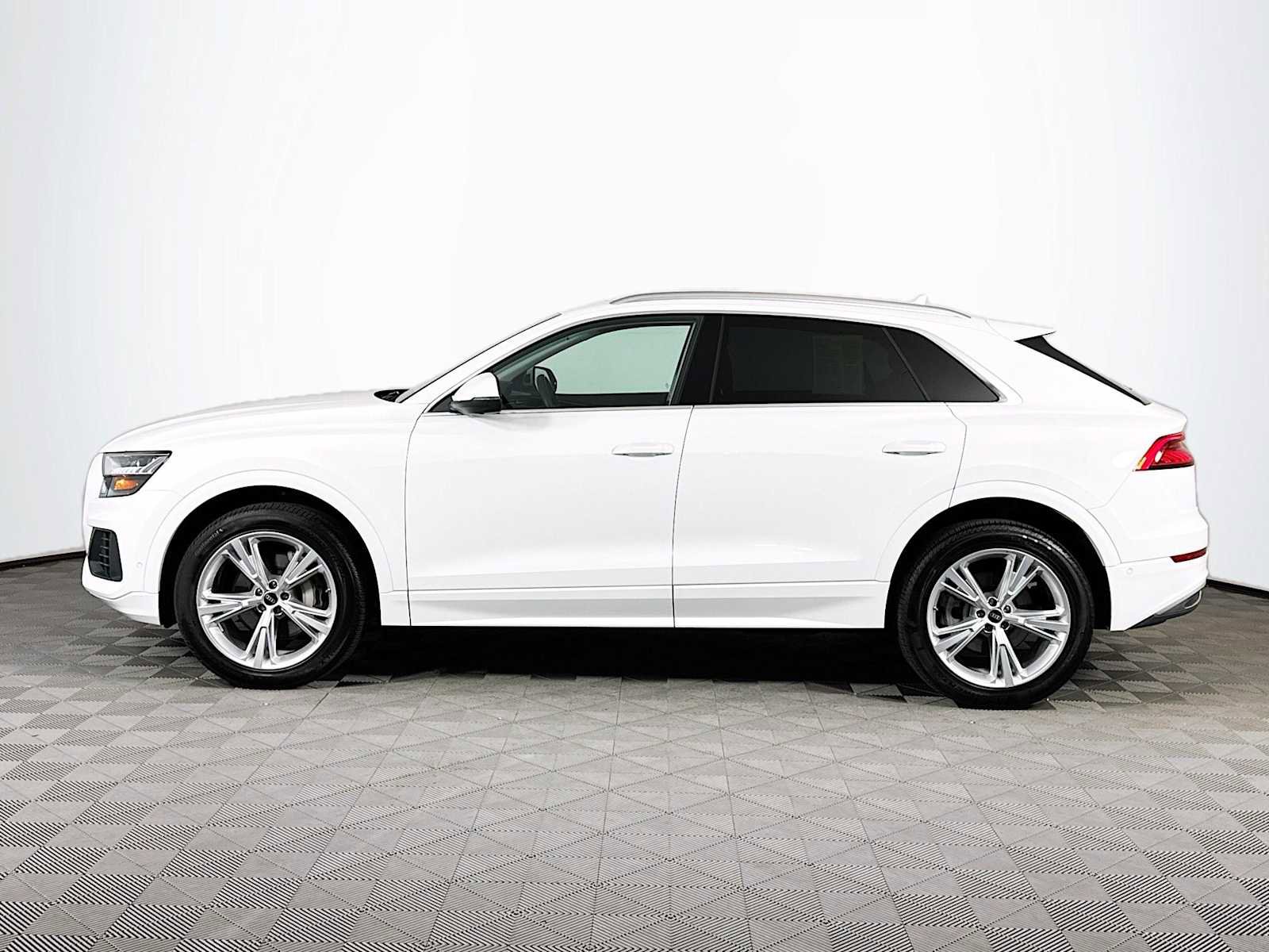 Used 2023 Audi Q8 Premium w/ Convenience Package image 8