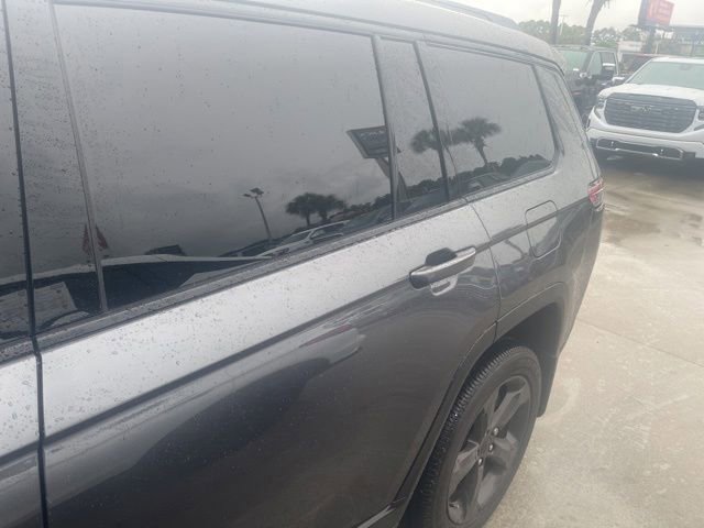 Used 2025 Jeep Grand Cherokee L Altitude RWD image 3