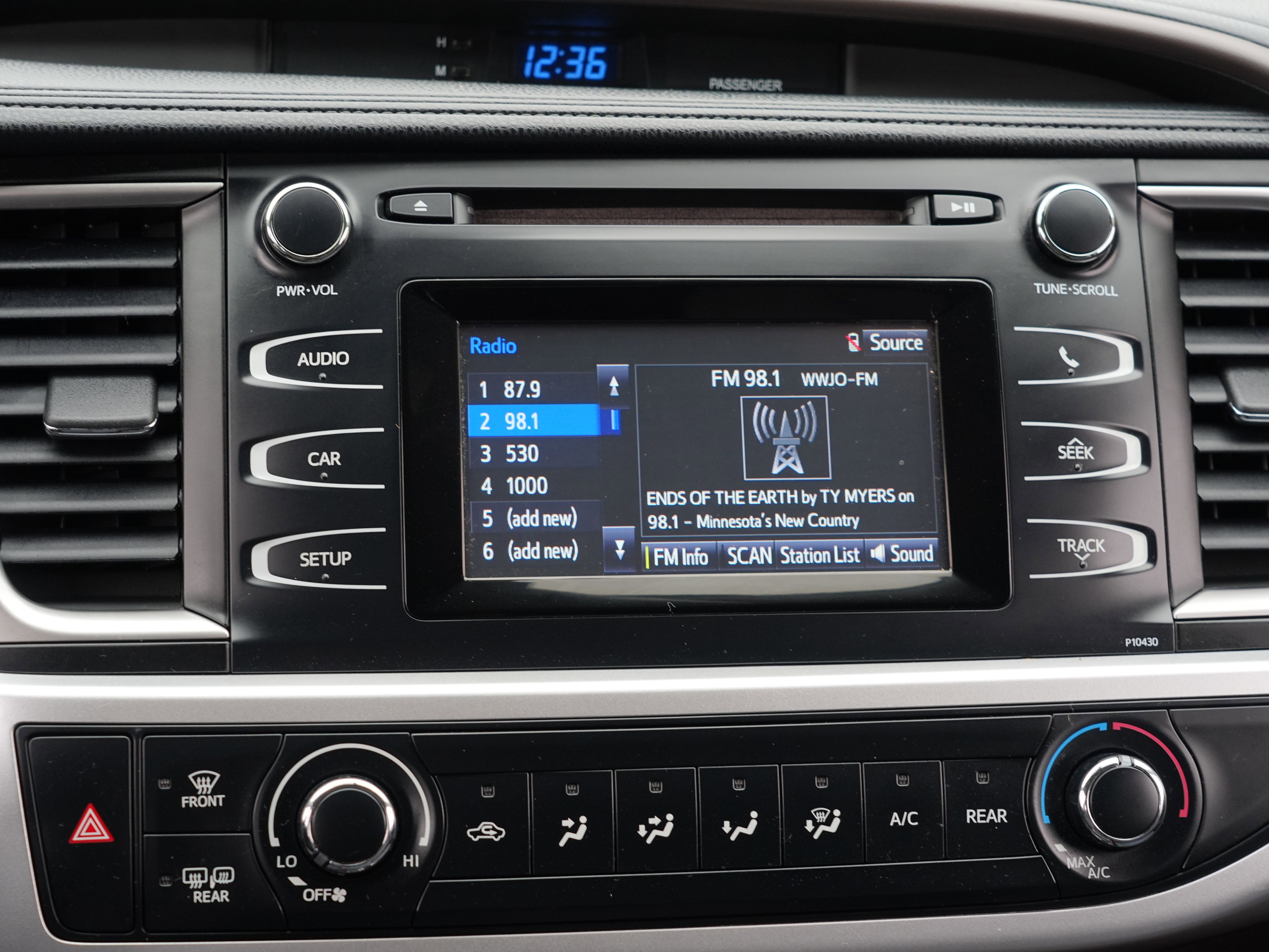 Used 2015 Toyota Highlander LE AWD/4WD image 22