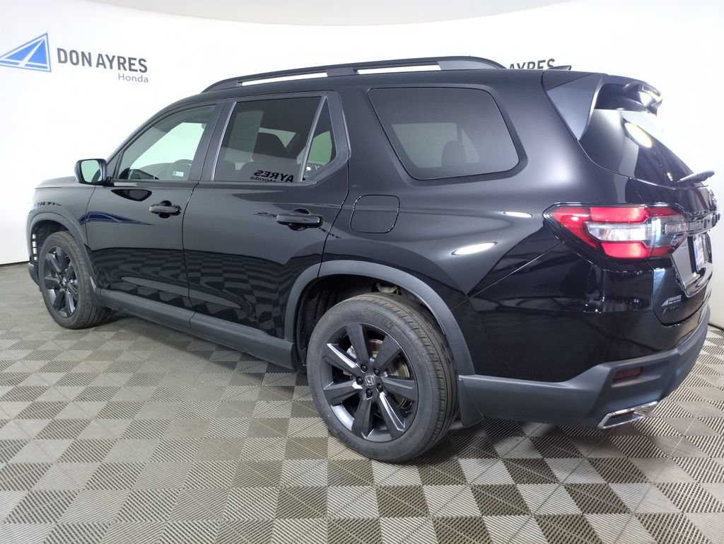 Certified 2025 Honda Pilot Sport image 4