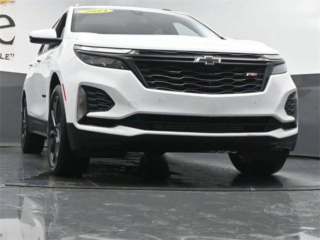 Used 2024 Chevrolet Equinox RS w/ RS Leather Package image 3