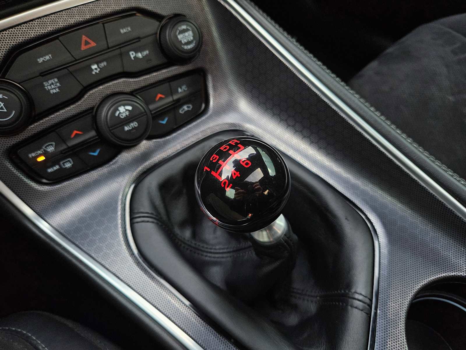 Used 2016 Dodge Challenger R/T Scat Pack w/ Leather Interior Group image 31