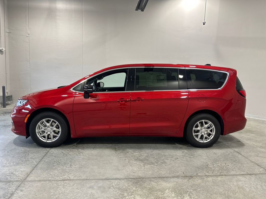 New 2026 Chrysler Pacifica Select image 9