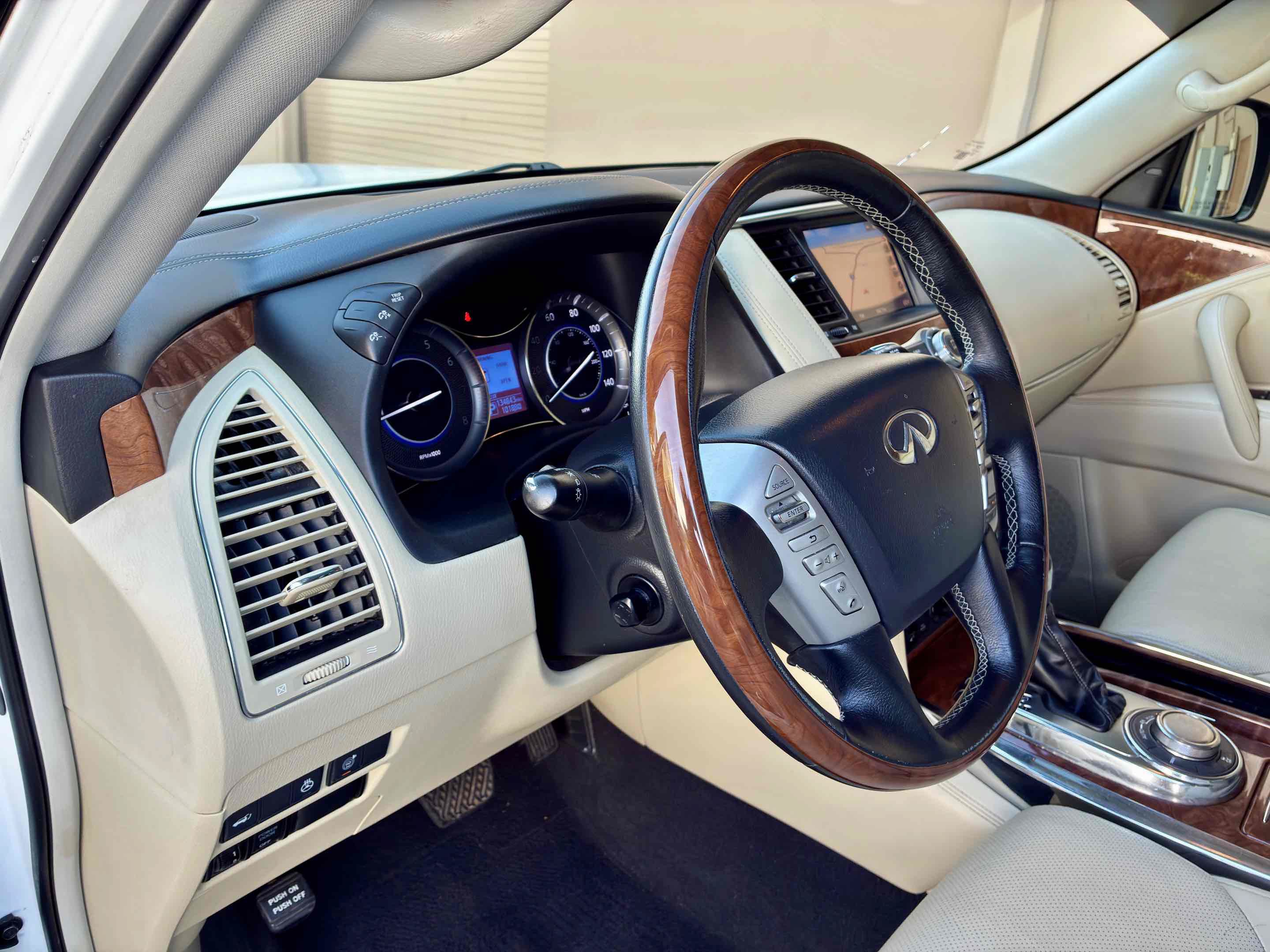 Used 2018 INFINITI QX80 4WD w/ Driver Assistance Package image 19