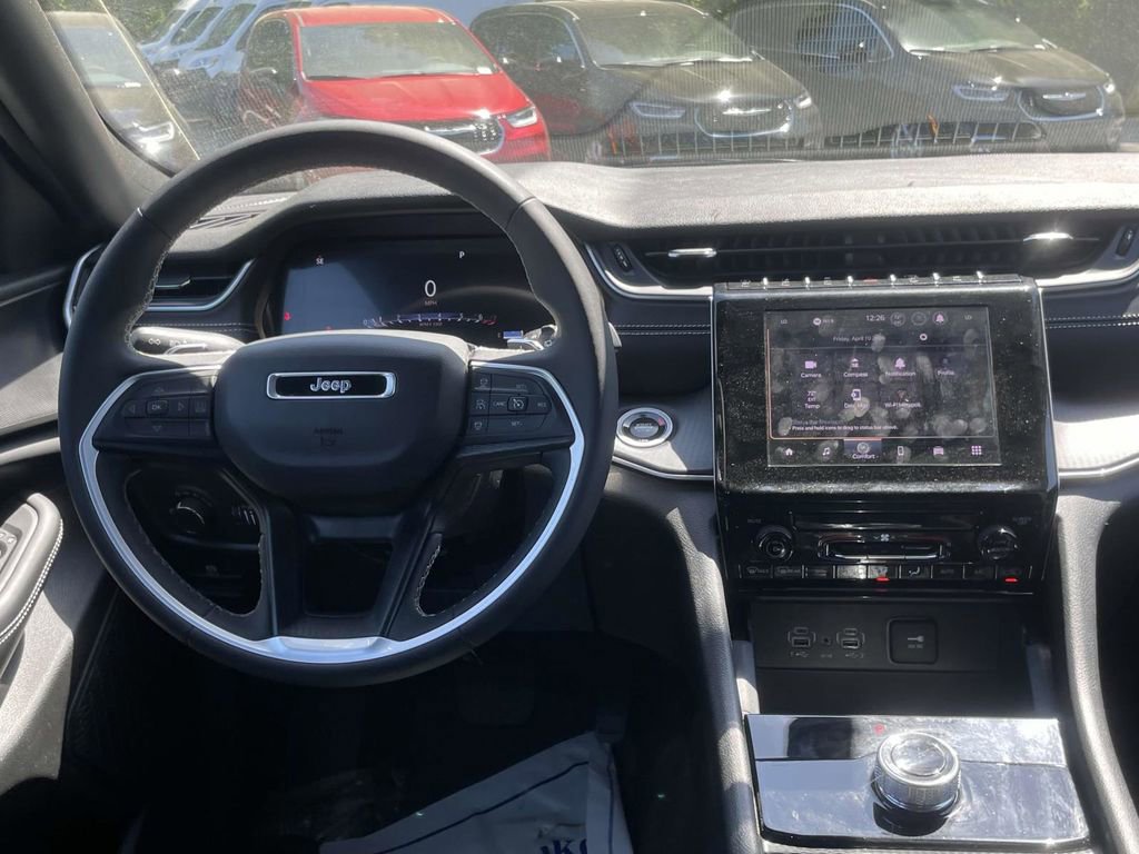 Certified 2025 Jeep Grand Cherokee Laredo w/ Trailer Tow Package image 23