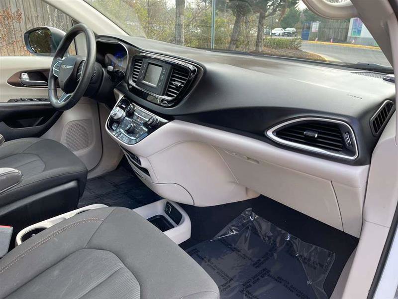 Used 2017 Chrysler Pacifica LX image 54