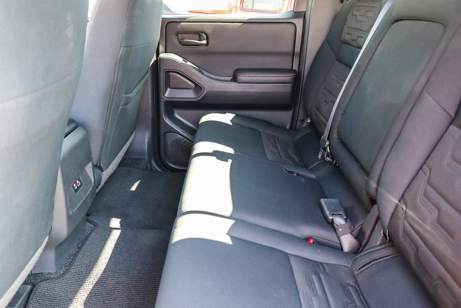 Used 2026 Nissan Frontier PRO-4X AWD/4WD image 18