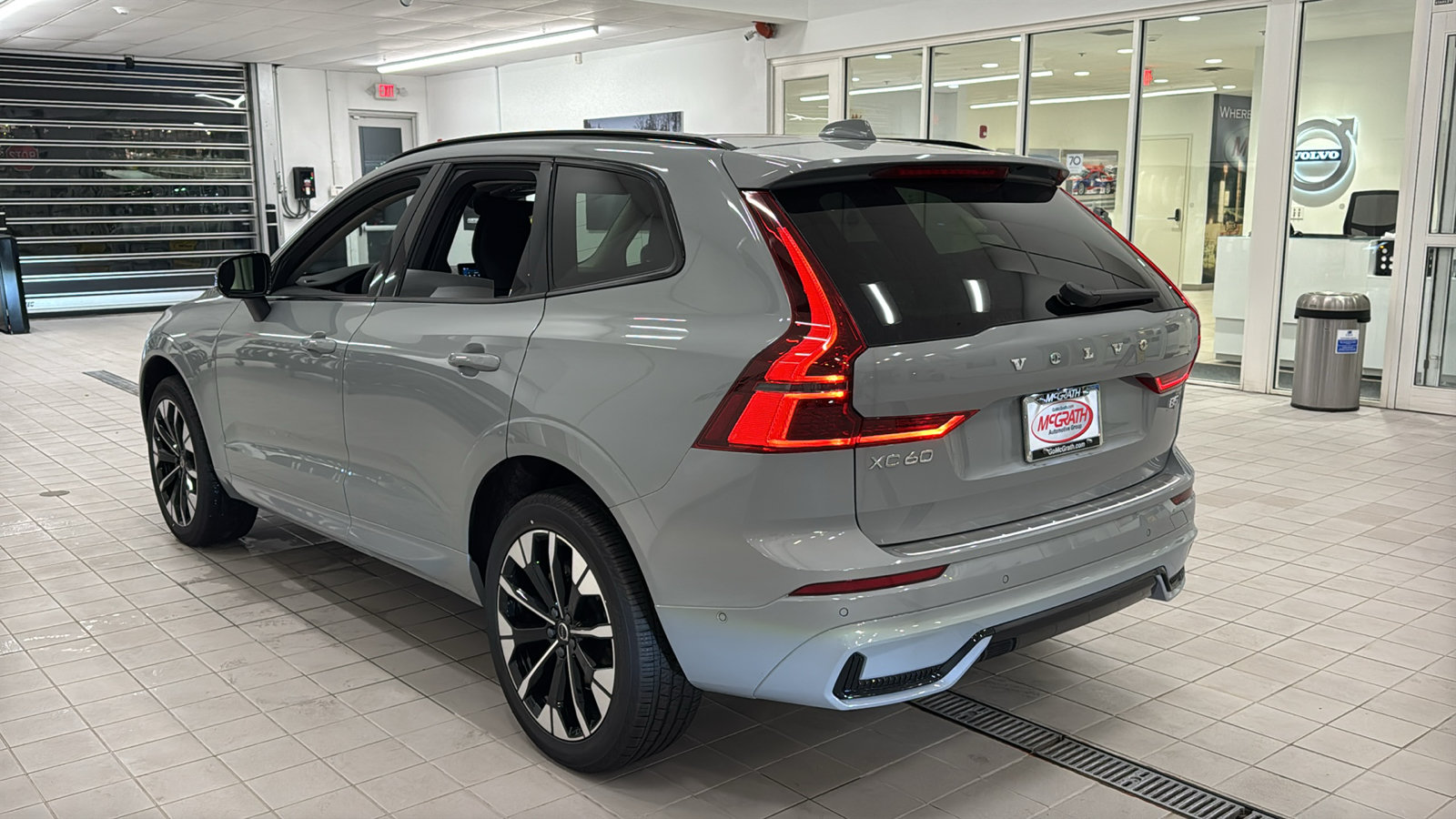 New 2027 Volvo XC60 B5 Plus AWD/4WD image 7