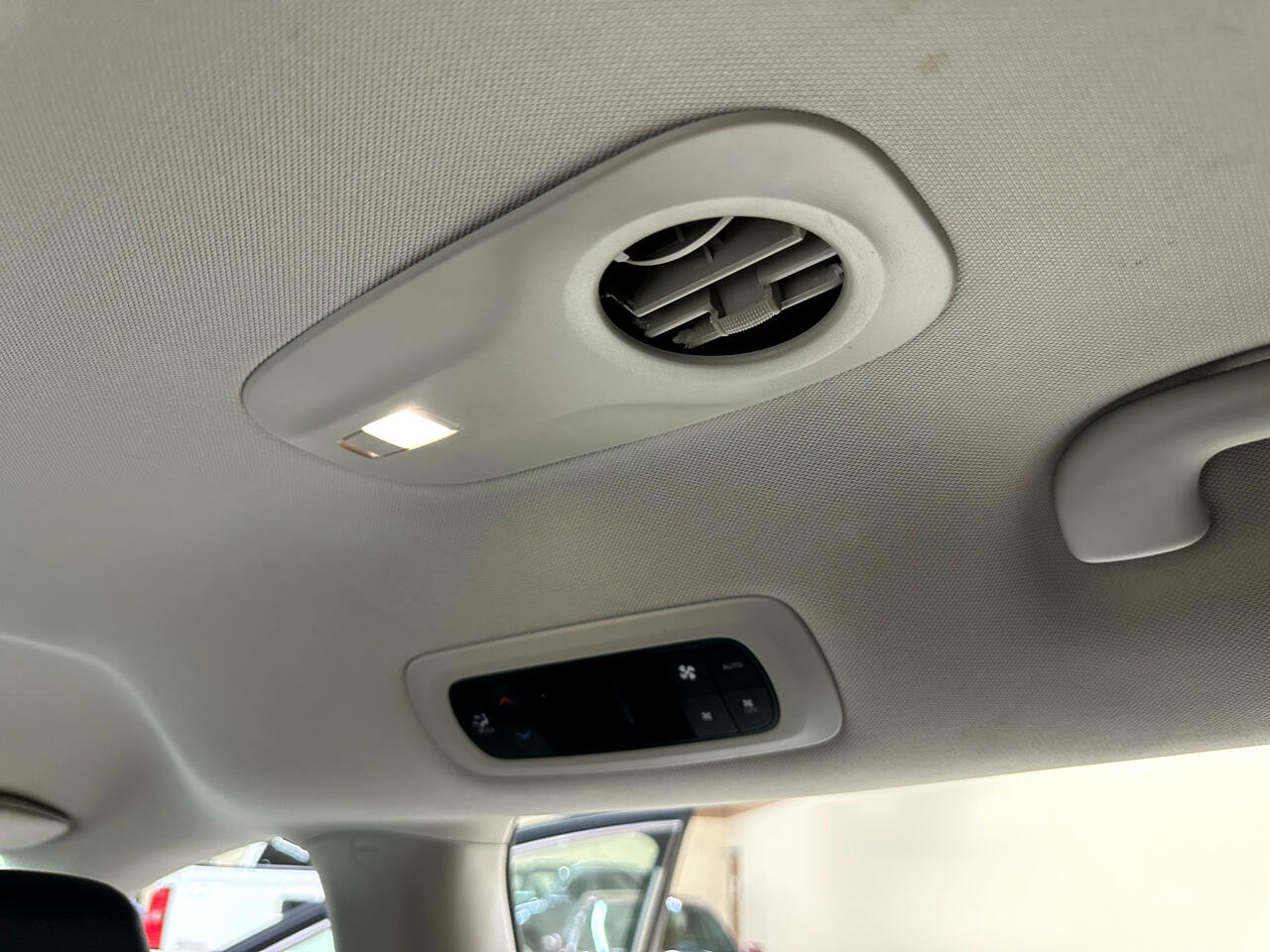 Used 2018 Chrysler Pacifica Touring-L Plus image 38