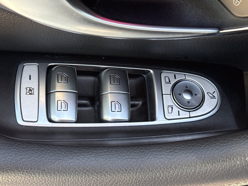 Used 2022 Mercedes-Benz E 350 Sedan image 14