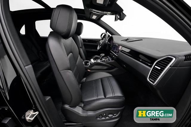 Used 2023 Porsche Cayenne w/ Premium Package AWD/4WD image 11