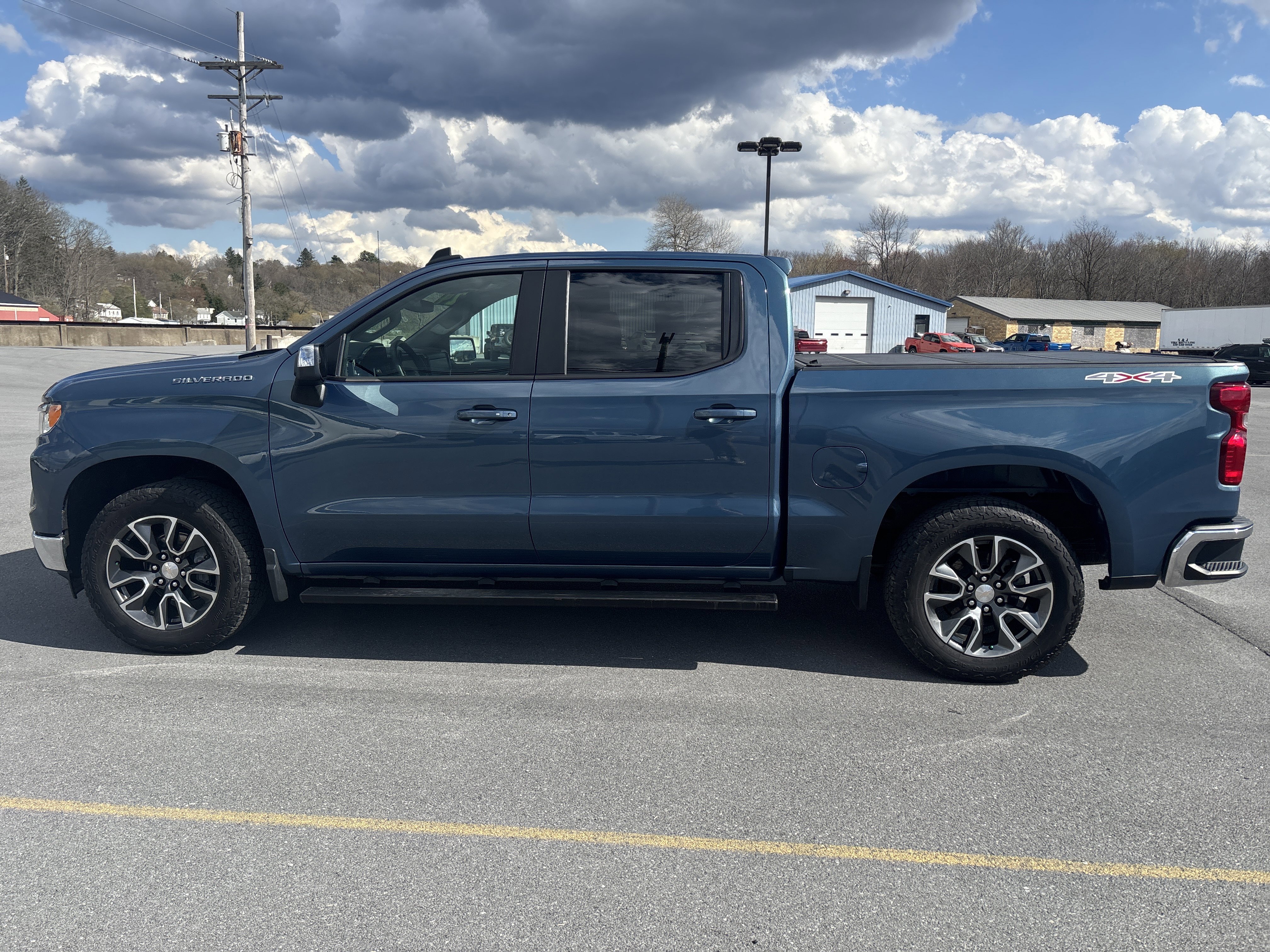 Used 2024 Chevrolet Silverado 1500 LT image 9