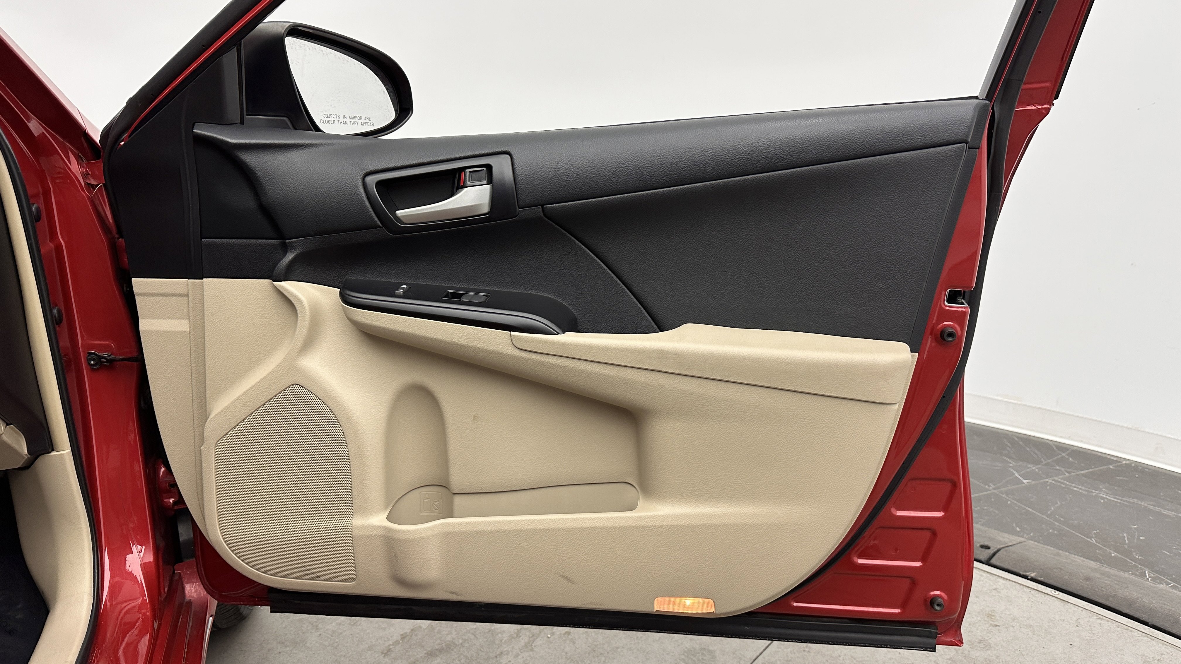 Used 2013 Toyota Camry LE image 30