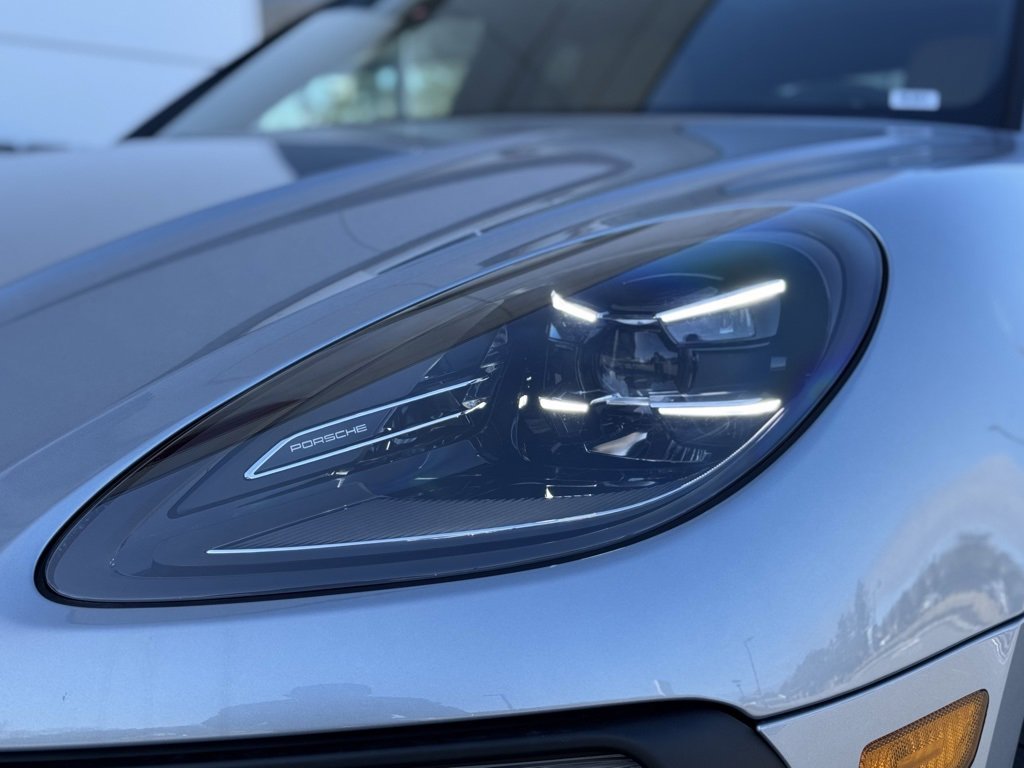 New 2025 Porsche Macan image 2