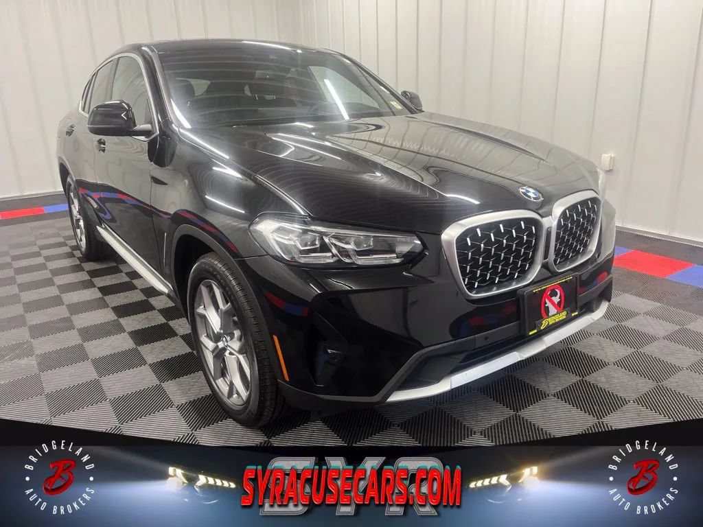 Used 2025 BMW X4 xDrive30i AWD/4WD image 1