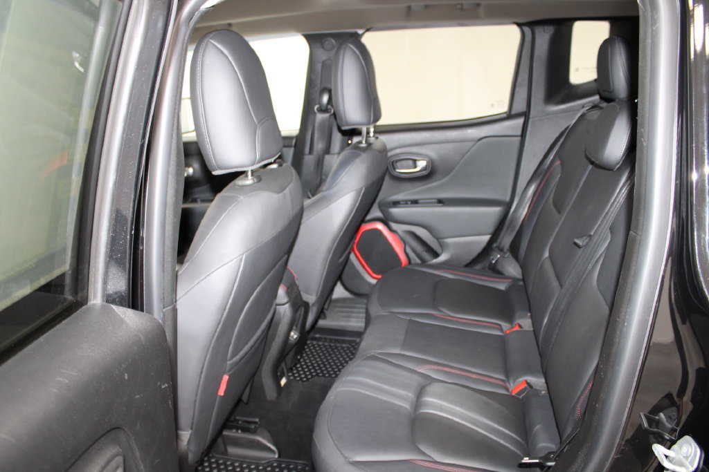 Used 2018 Jeep Renegade Trailhawk AWD/4WD image 23