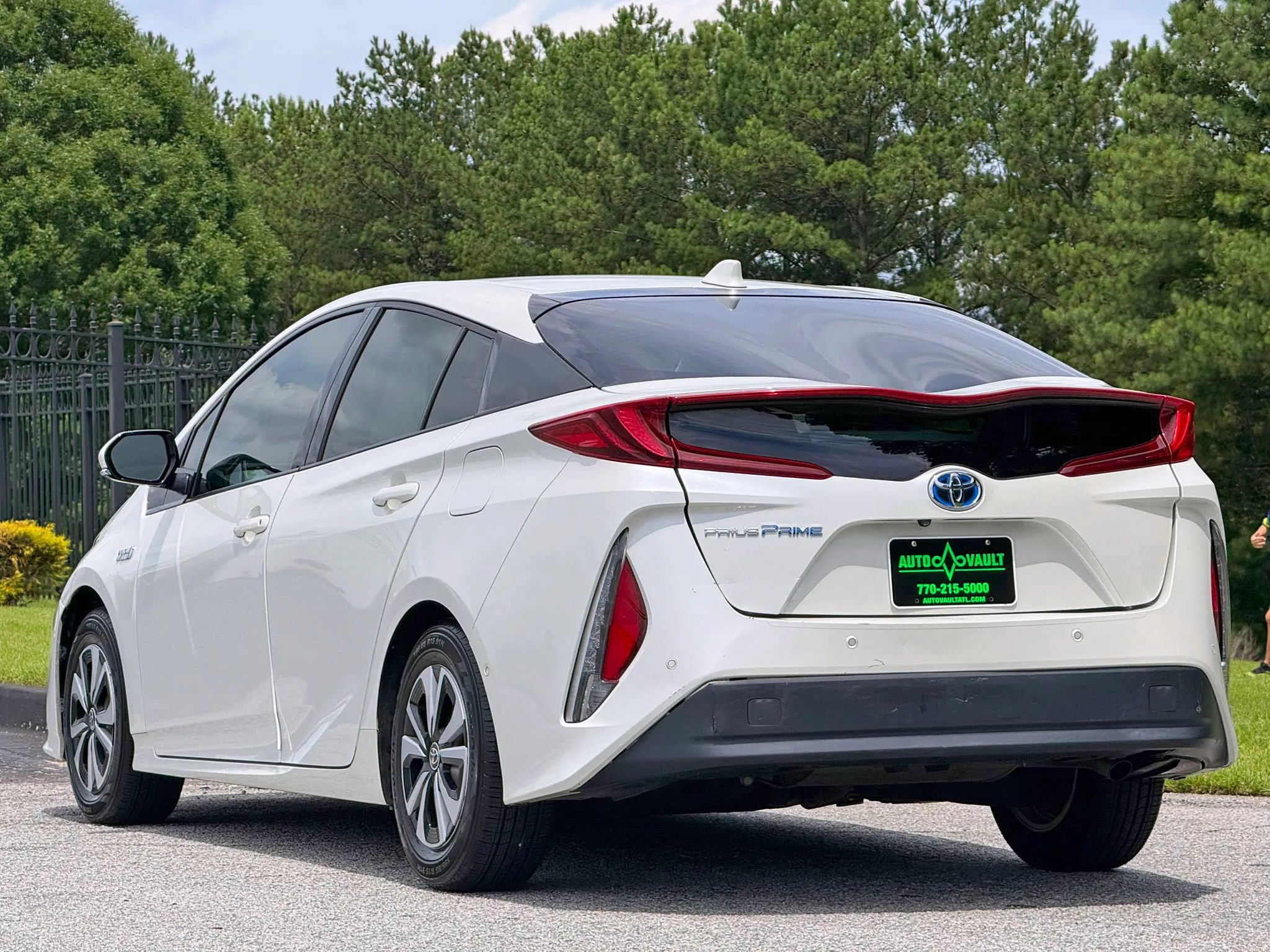 Used 2017 Toyota Prius Prime Advanced FWD image 9