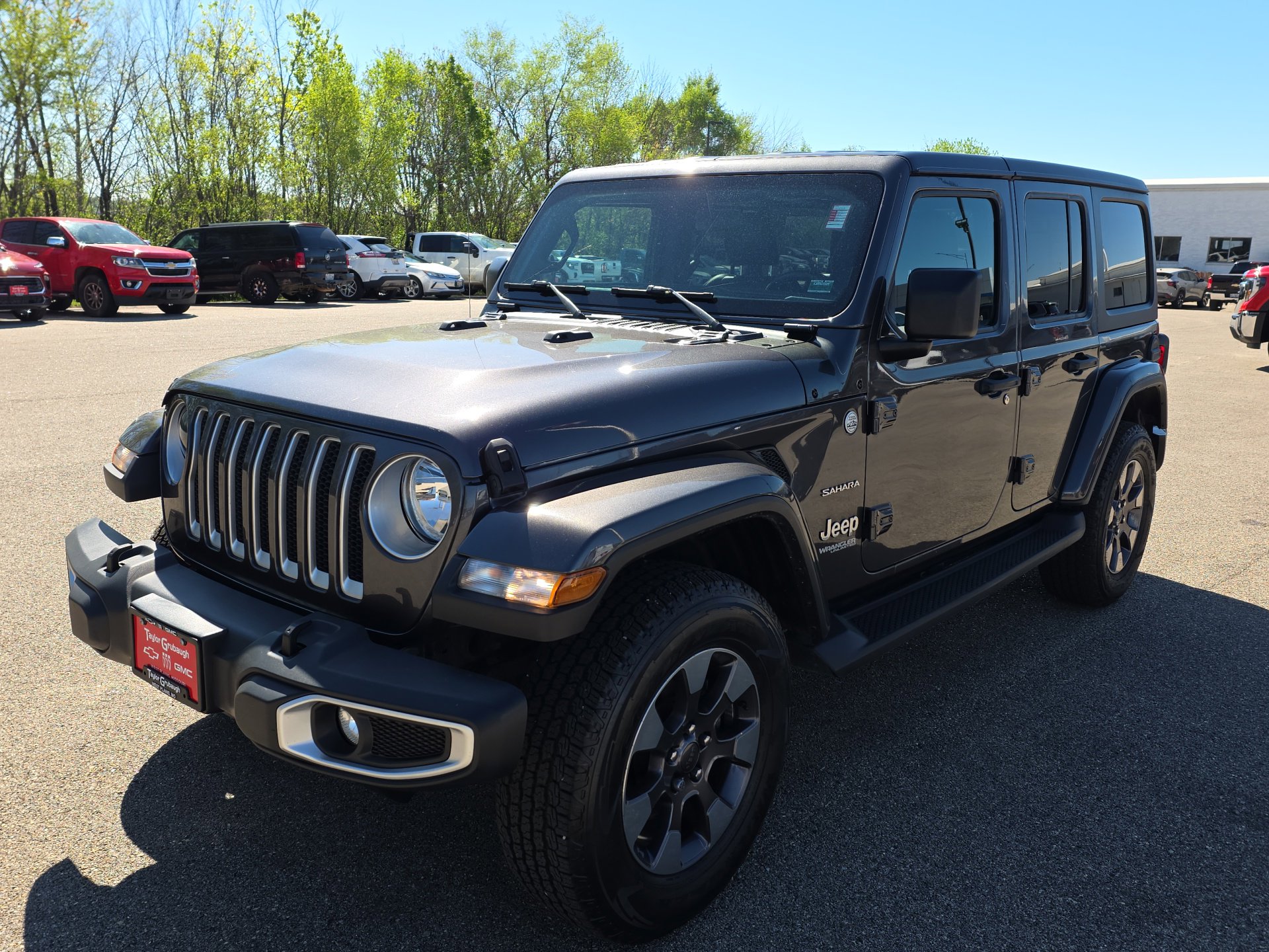 Used 2018 Jeep Wrangler Unlimited Sahara w/ Cold Weather Group image 4