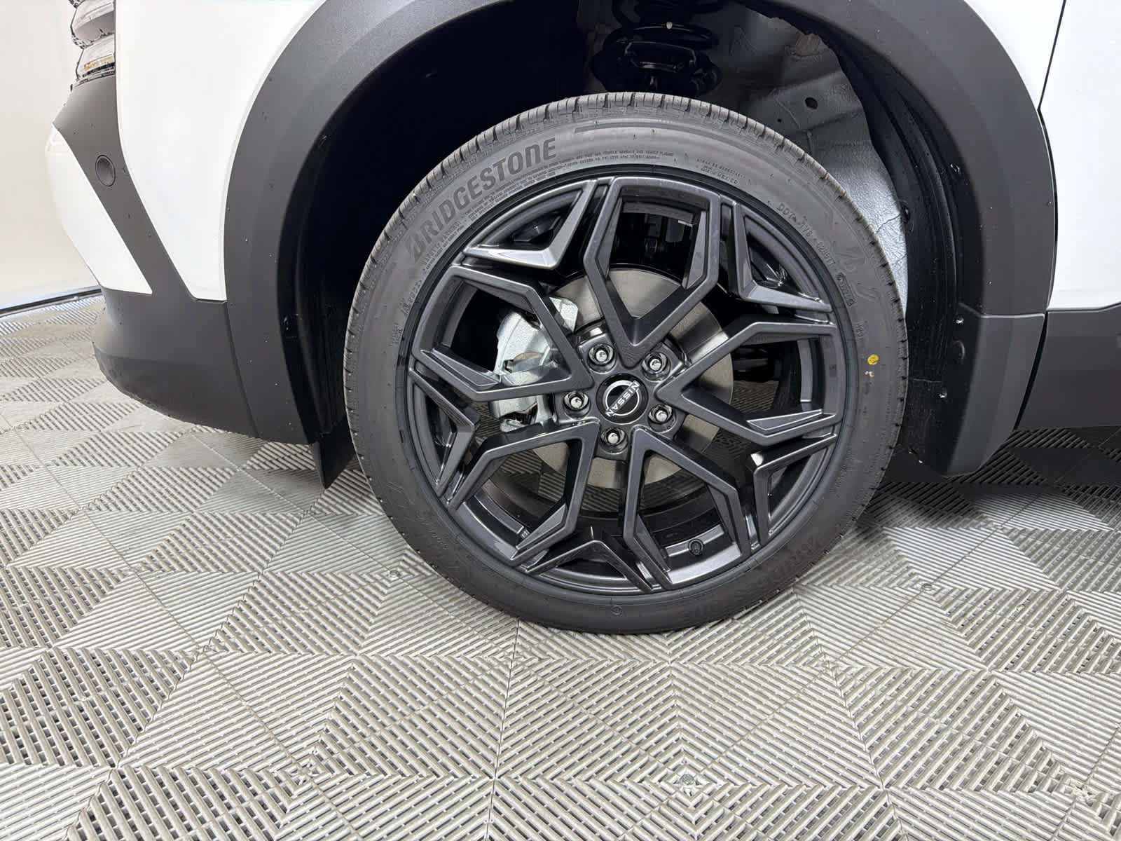 New 2026 Nissan Kicks SR w/ SR Premium Package FWD image 10