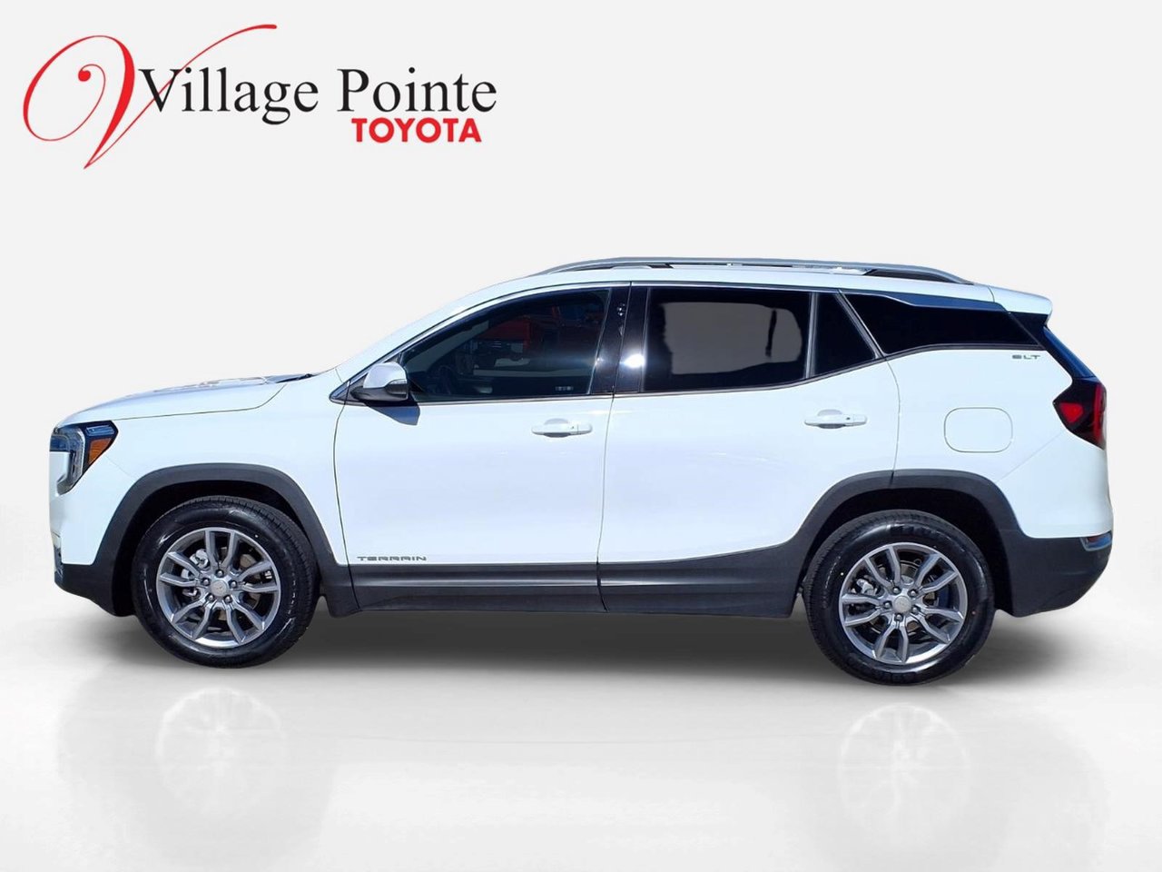 Used 2022 GMC Terrain SLT AWD/4WD image 2
