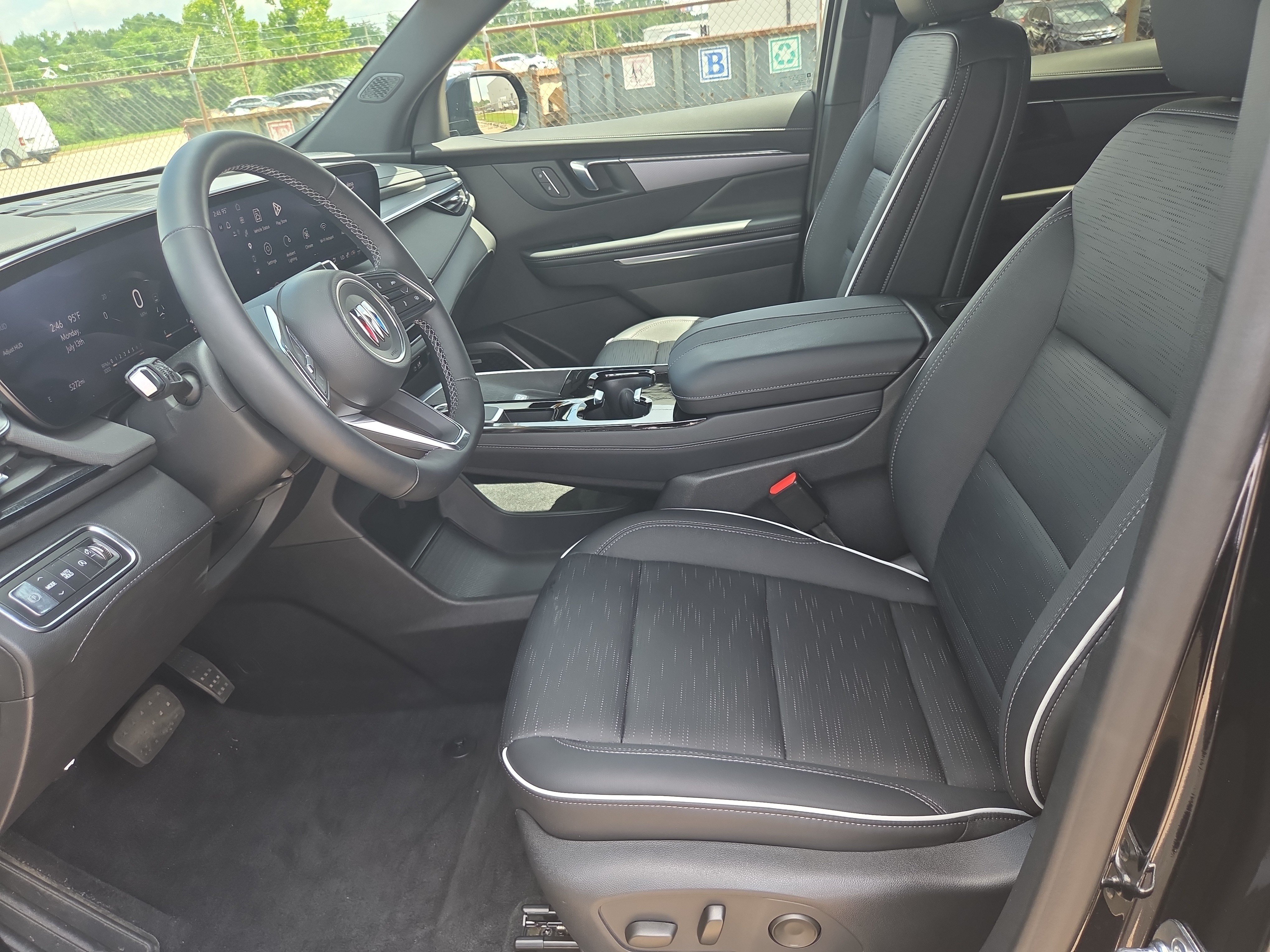 Used 2025 Buick Enclave Sport Touring w/ Power Package FWD image 5