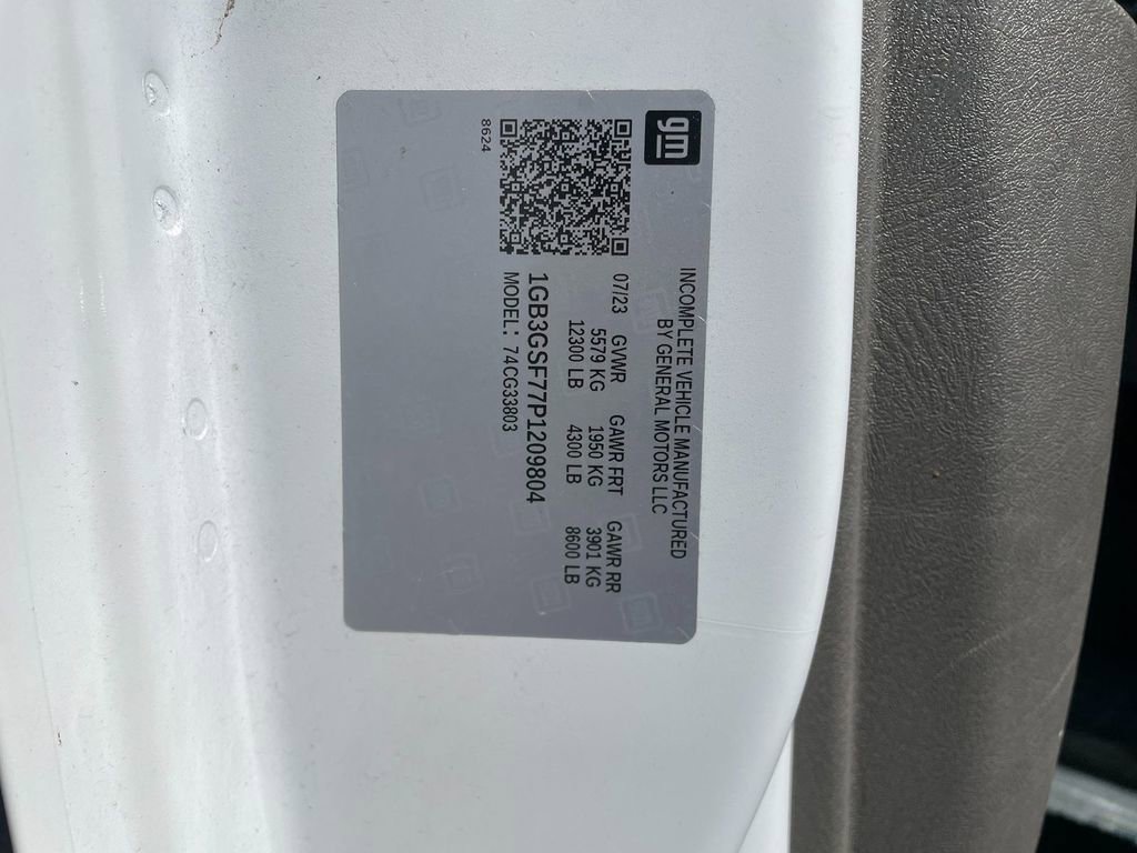 Used 2023 Chevrolet Express 3500 w/ Power Convenience Package RWD image 32